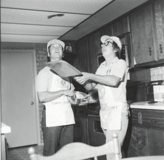 UFO On The Loose - Tempe Daily News,         October 13, 1977