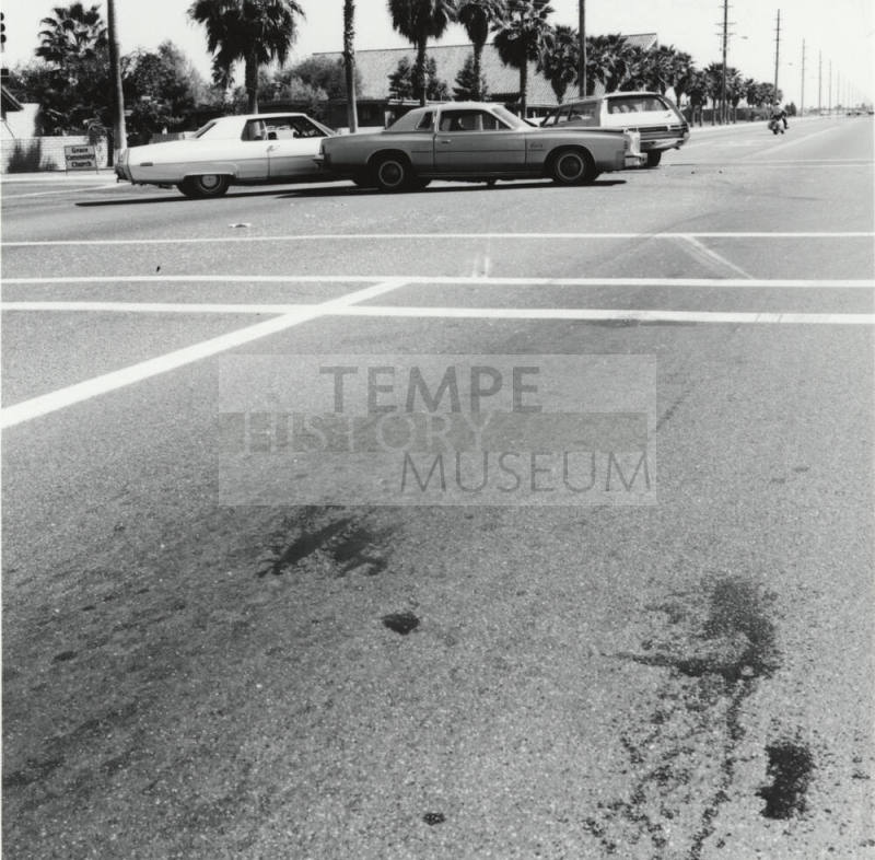 Red Light Crash - Tempe Daily  News,                Ocober 15,1977