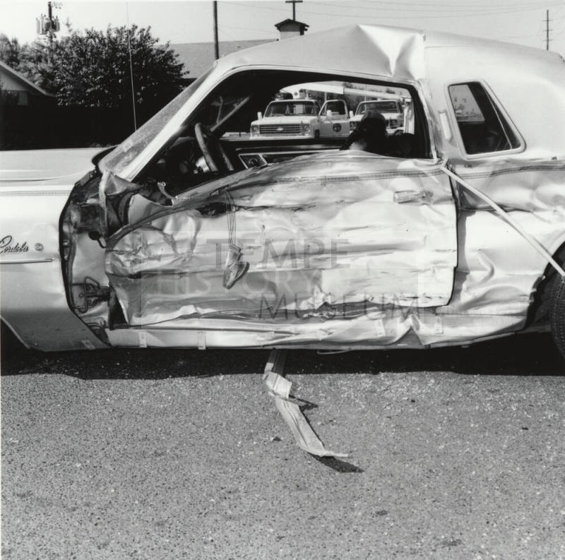 Red Light Crash - Tempe Daily  News,                Ocober 15,1977