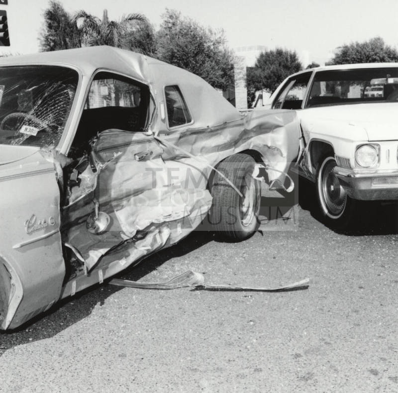 Red Light Crash - Tempe Daily  News,                Ocober 15,1977