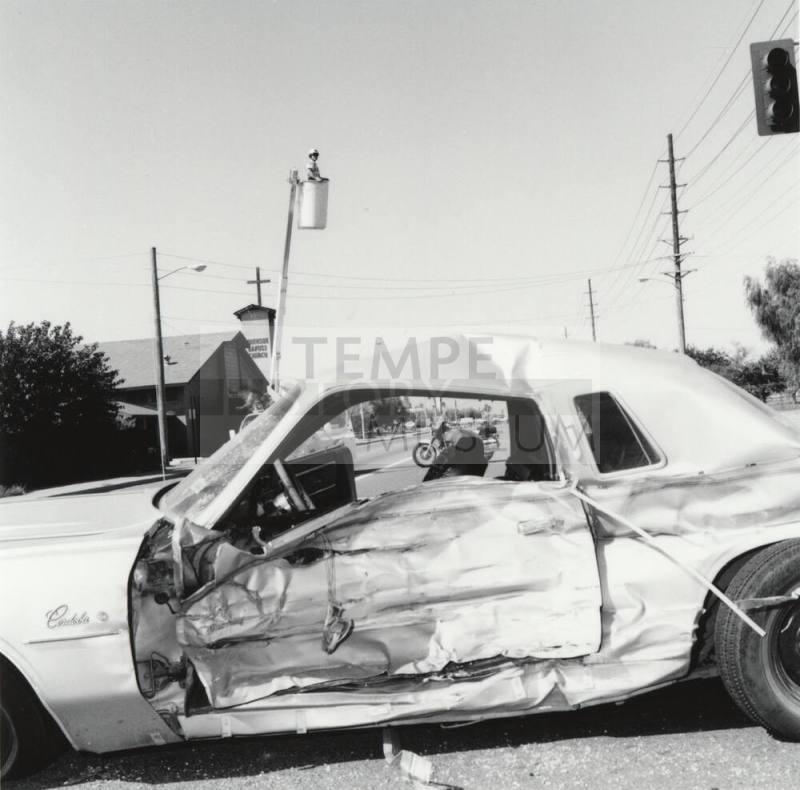 Red Light Crash - Tempe Daily  News,                Ocober 15,1977