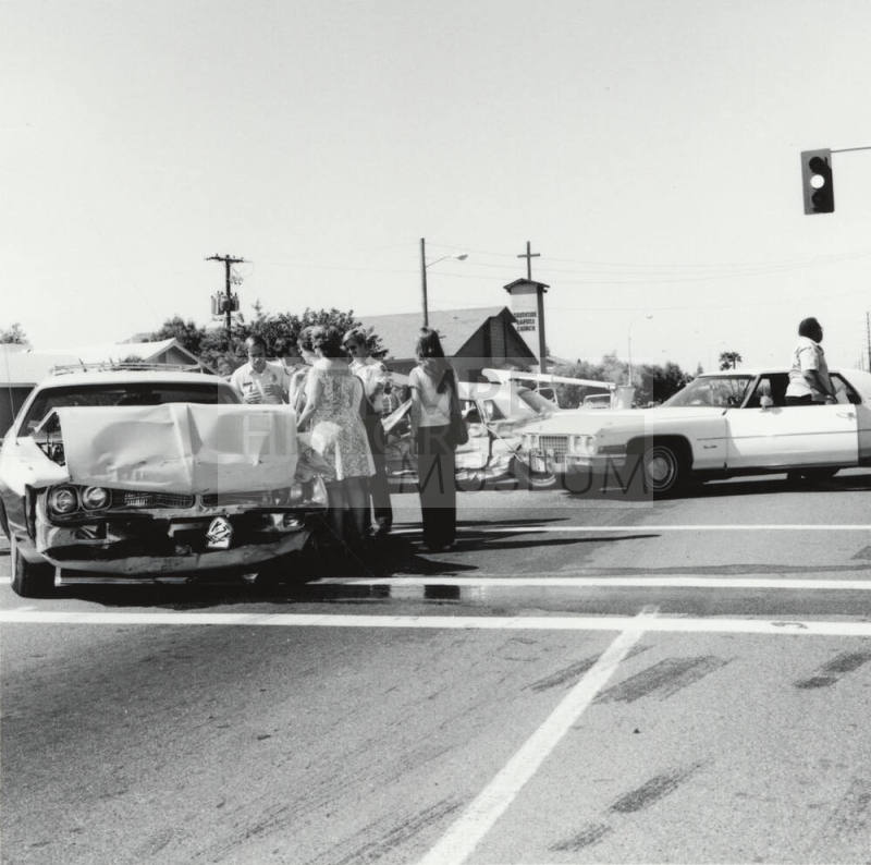 Red Light Crash - Tempe Daily  News,                Ocober 15,1977