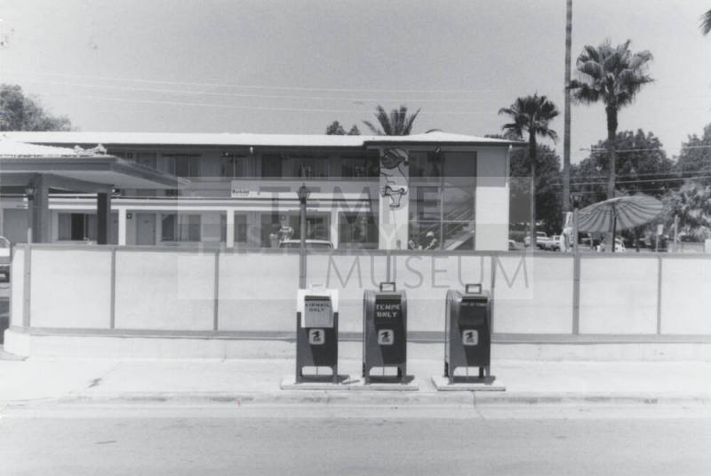Travel Lodge - 902 South Mill Avenue, Tempe, Arizona