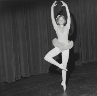 On Her Toes. - Tempe Daily News, October 27 1977