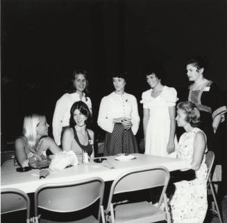 Newcomers Nibble. - Tempe Daily News September 30 1977