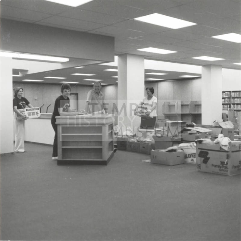 Moving In - Tempe Daily News - November 7, 1977 (1 of 2)