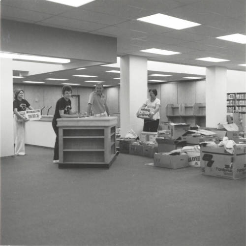 Moving In - Tempe Daily News - November 7, 1977 (1 of 2)