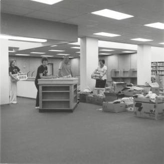 Moving In - Tempe Daily News - November 7, 1977 (1 of 2)