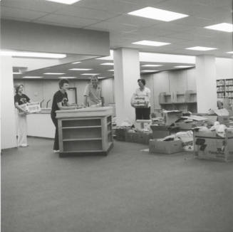 Moving In - Tempe Daily News - November 7, 1977 (2 of 2)