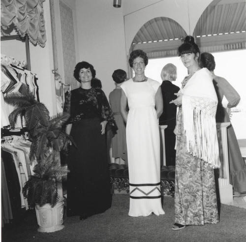 Holiday Dress-up - Tempe Daily News - November 5, 1977 - (1 of 2)