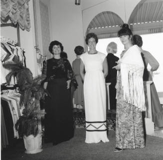 Holiday Dress-up - Tempe Daily News - November 5, 1977 - (1 of 2)