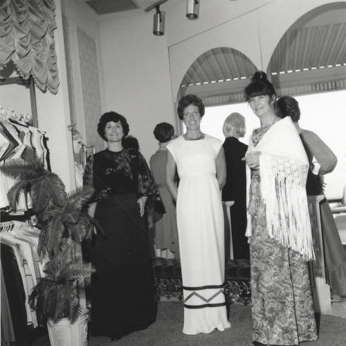 Holiday Dress-up - Tempe Daily News - November 5, 1977 - (2 of 2)