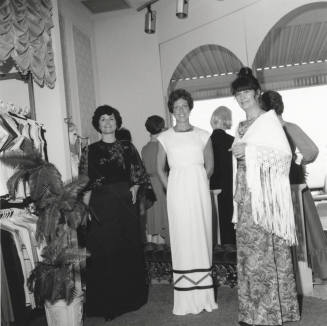 Holiday Dress-up - Tempe Daily News - November 5, 1977 - (2 of 2)