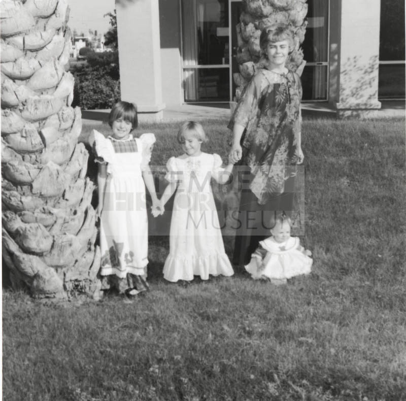 Fashions For Ladies - Tempe Daily News - November 12, 1977 - (1 of 2)