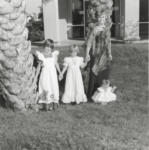 Fashions For Ladies - Tempe Daily News - November 12, 1977 - (2 of 2)