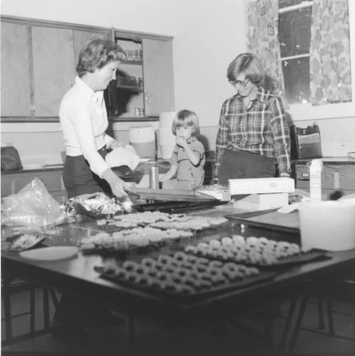 Methodist Hold Cookie Walk - Tempe Daily News - November 21, 1977 (2 of 2)