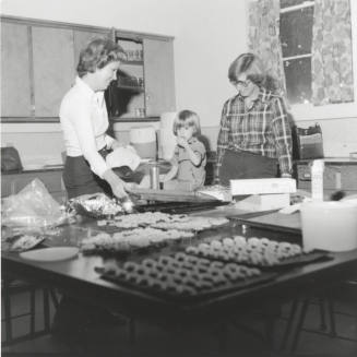 Methodist Hold Cookie Walk - Tempe Daily News - November 21, 1977 (2 of 2)