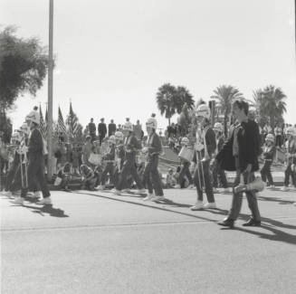 Lions 'n Lambs. - Tempe Daily News, November 12 1977