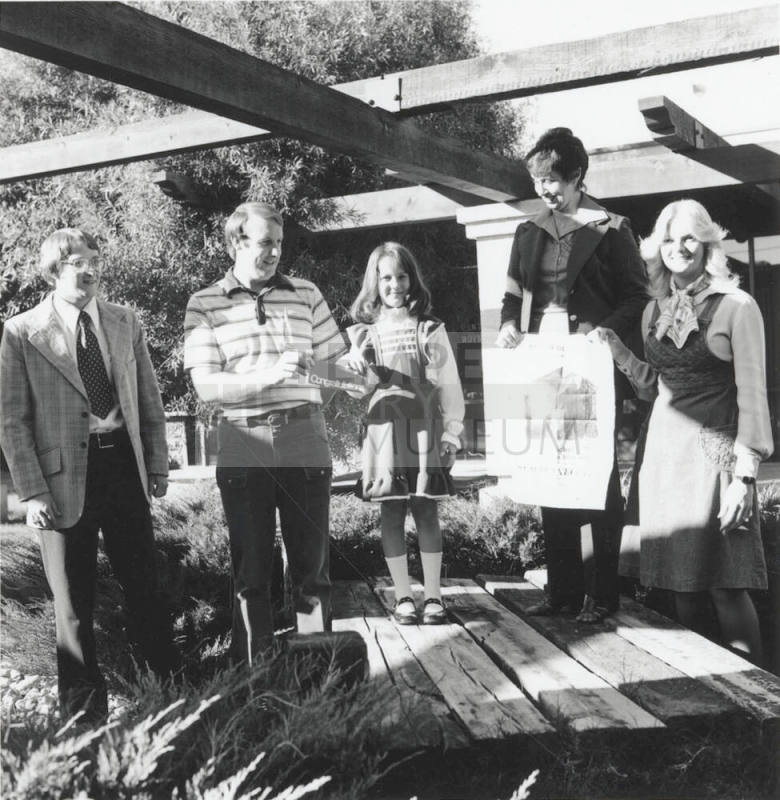 On The Dotted Line. - Tempe Daily News, November 17 1977