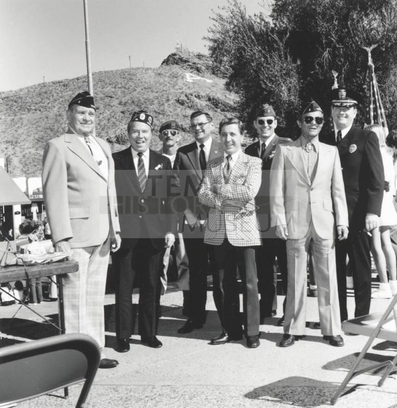Watching the Parade Go By. - Tempe Daily News, November 21 1977