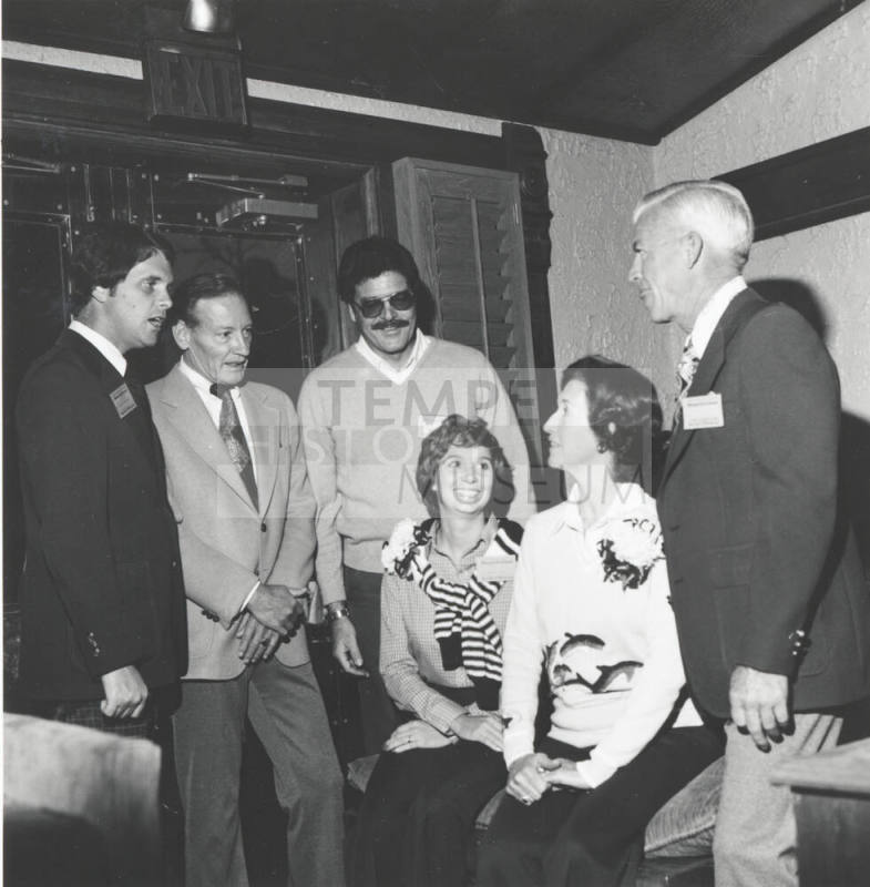 Getting A Good Word In. - Tempe Daily News, November 14 1977