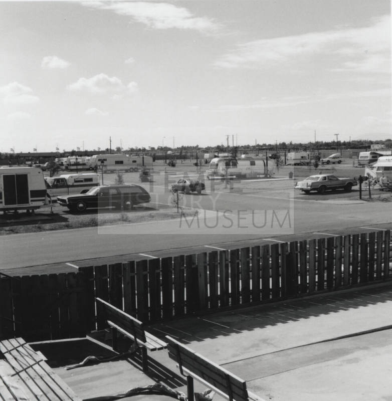Travelers Paradise. - Tempe Daily News, November 10 1977