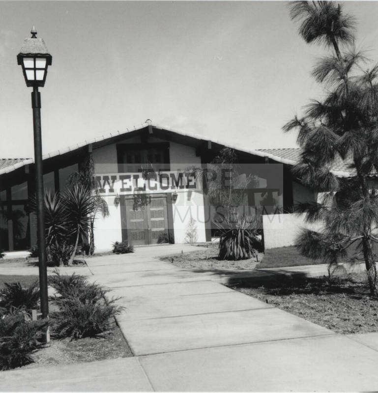 The Welcome Mat Is Out. - Tempe Daily News, November 10 1977