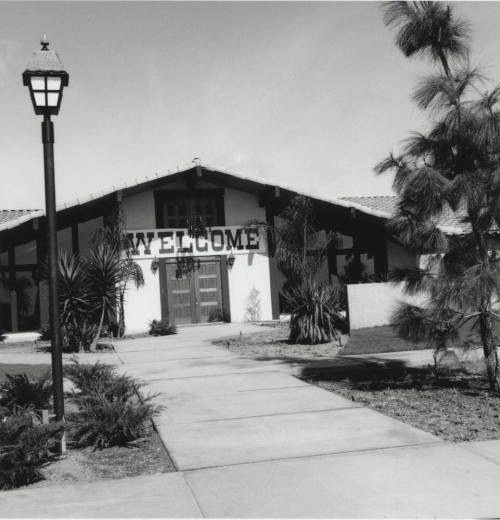 The Welcome Mat Is Out. - Tempe Daily News, November 10 1977