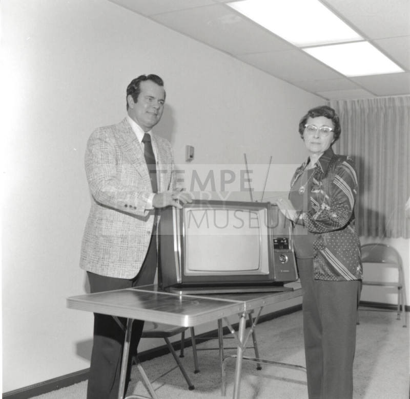 Now She Can Relax - Tempe Daily News, November 19, 1977