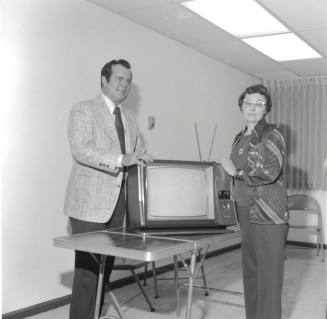 Now She Can Relax - Tempe Daily News, November 19, 1977
