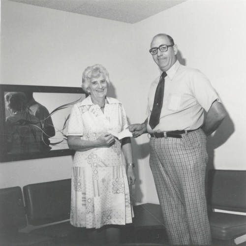 Lending Santa A Helping Hand - Tempe Daily News - November 21, 1977