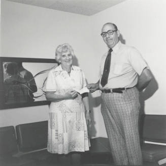Lending Santa A Helping Hand - Tempe Daily News - November 21, 1977