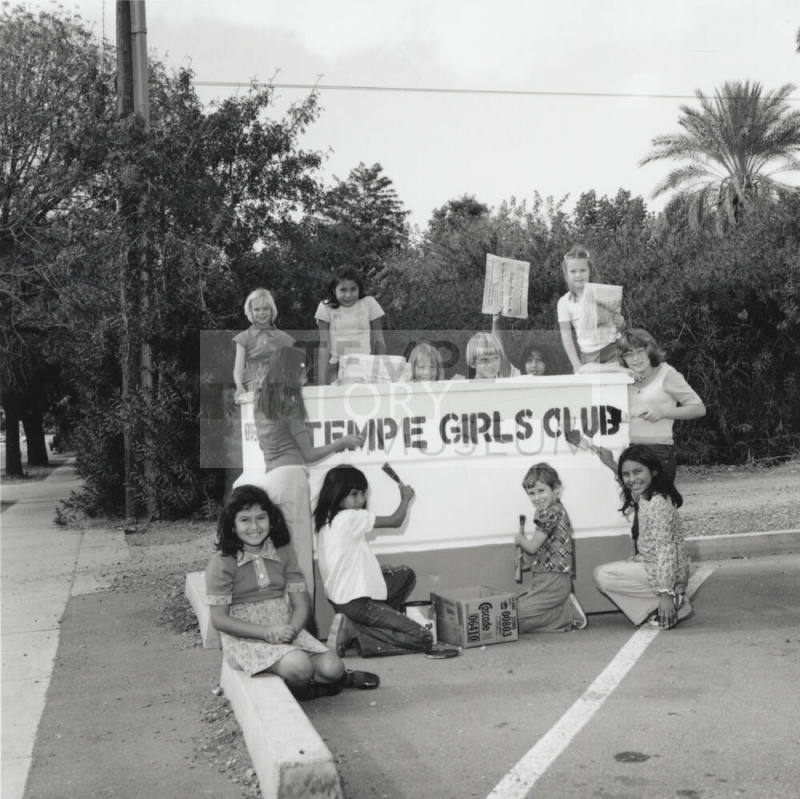 Sugar, Spice And ...Paint - Tempe Daily News - November 22, 1977