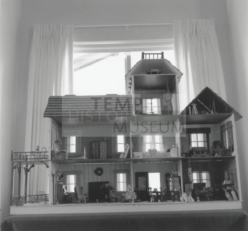 The House That Betty Built, Tempe Daily News, Dec 14, 1977