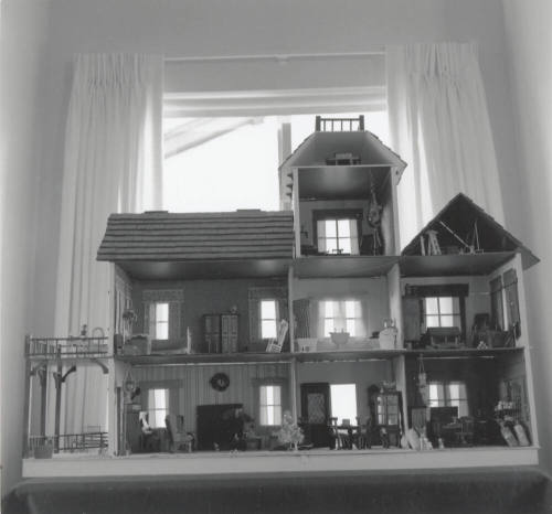 The House That Betty Built, Tempe Daily News, Dec 14, 1977