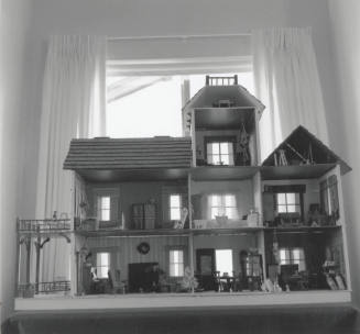 The House That Betty Built, Tempe Daily News, Dec 14, 1977