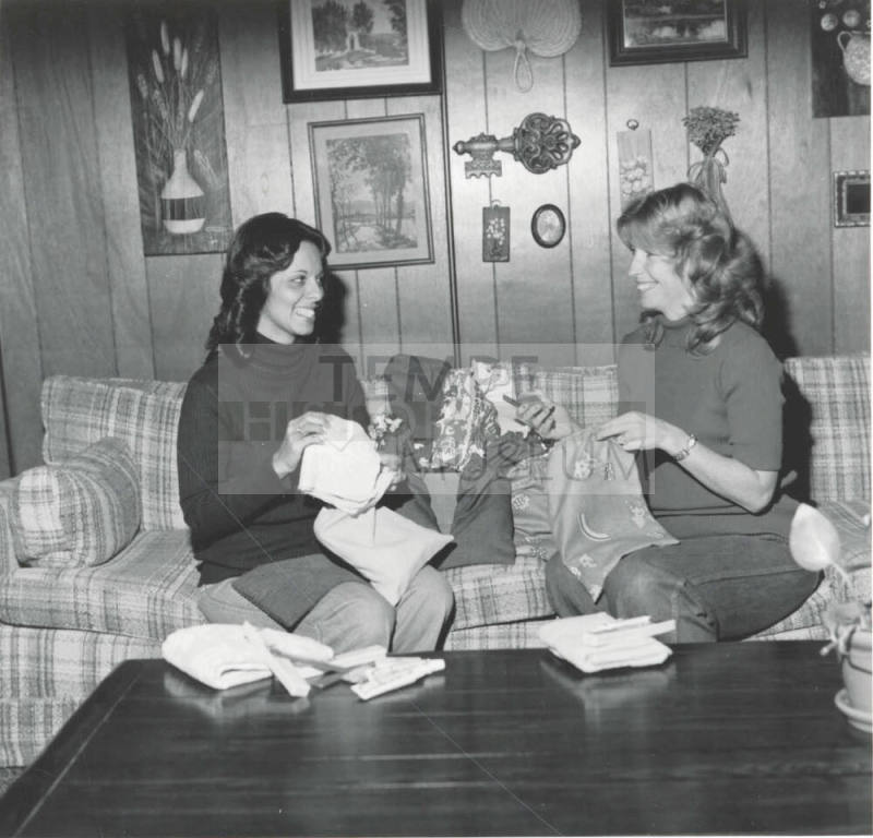 'Kits-Together', Tempe Daily News, Nov 30, 1977