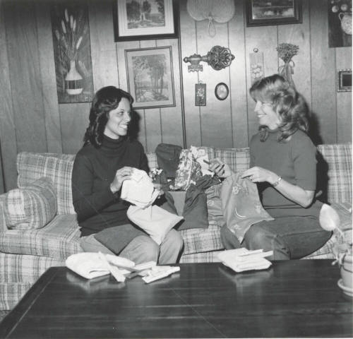 'Kits-Together', Tempe Daily News, Nov 30, 1977