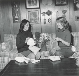 'Kits-Together', Tempe Daily News, Nov 30, 1977