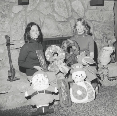 Gifts Galore, Tempe Daily News, Nov 22, 1977