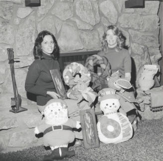 Gifts Galore, Tempe Daily News, Nov 22, 1977