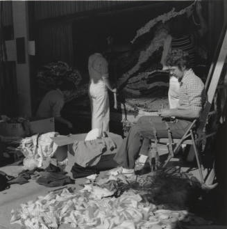 Christmas Art - Tempe Daily News - December 10, 1977 (1 of 2)