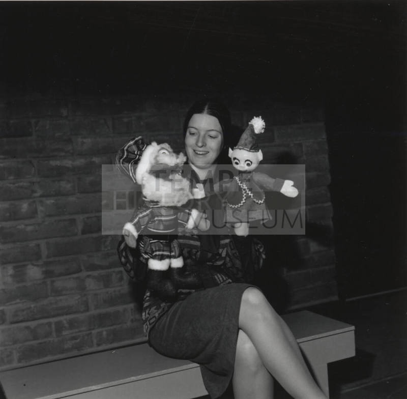 Pupets Ready For Christmas Too. - Tempe Daily News, December 5 1977