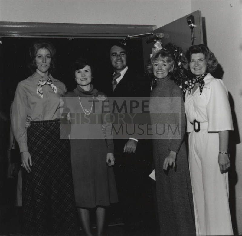 Season for friends. - November 1977