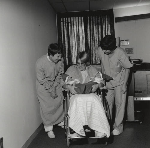 Double Stocking Full. - Tempe Daily News, Cember 7 1977