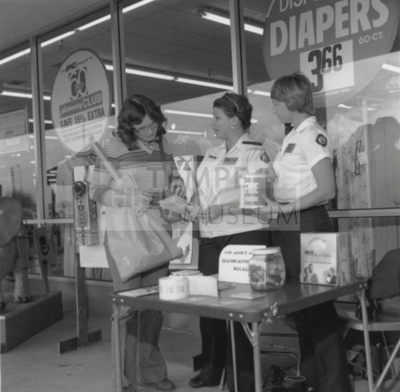 Give A Safe New Year. - December 12 1977