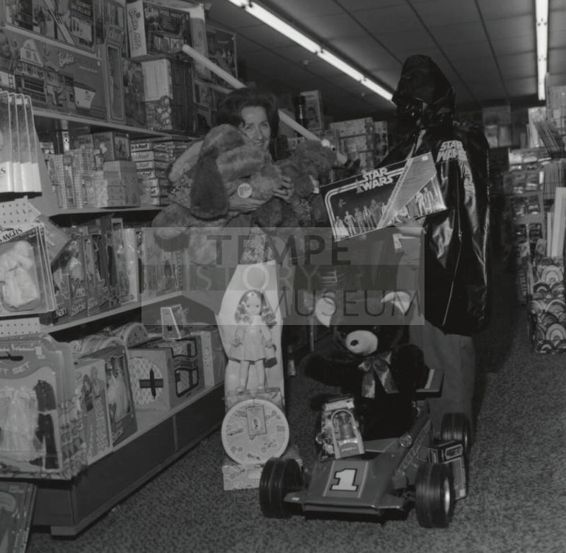 Santa's Helpers - Tempe Daily News 12/16/1977