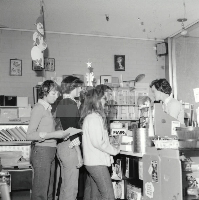 Facing the Crowds - Tempe Daily News 12/21/1977