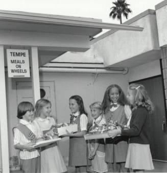 Junior Girl Scouts Deliver Meals on Wheels
