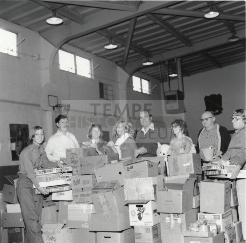 Men And Women Volunteer For TheSalvation Army